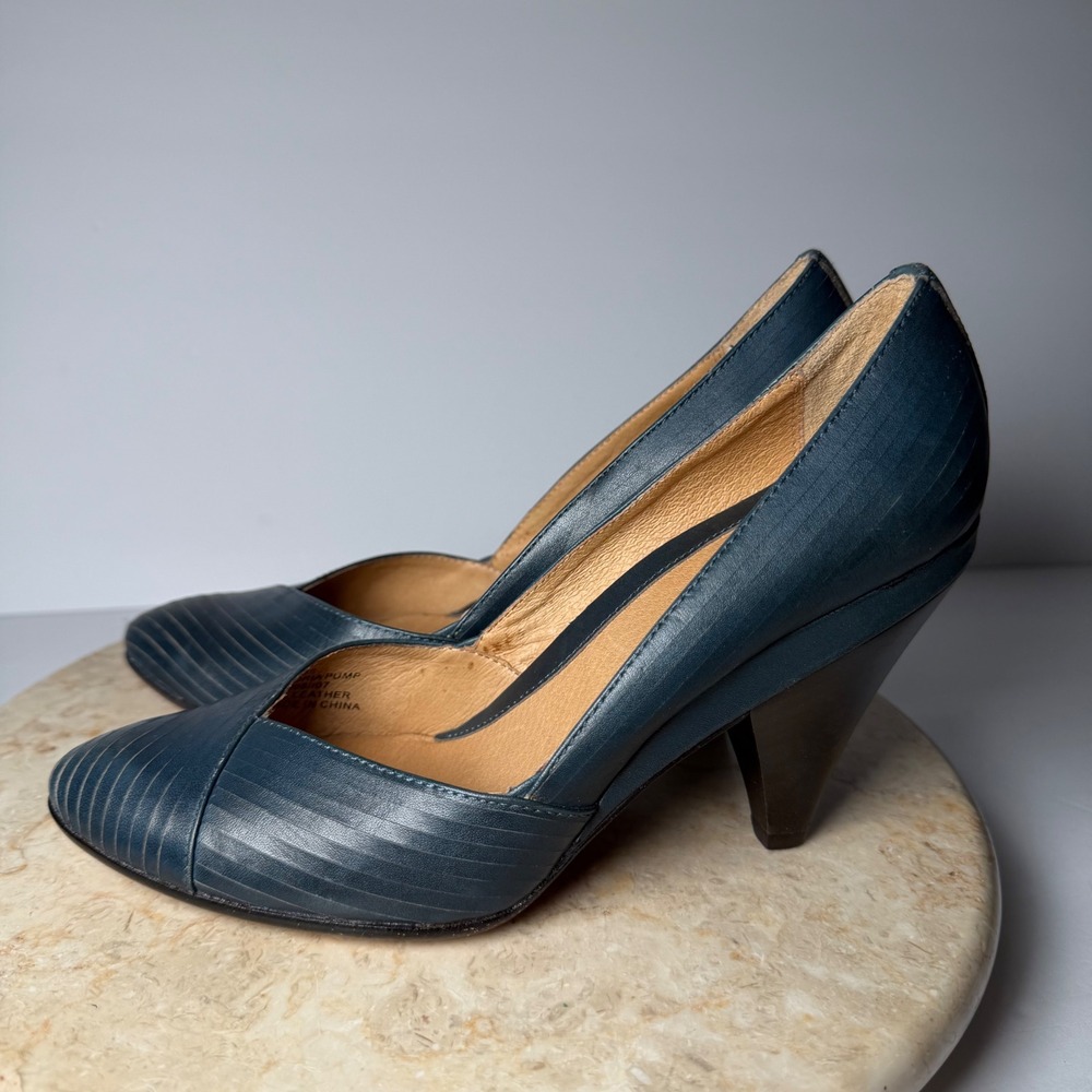 Frye Gloria Pump 6M Slate Blue Ribbed Leather Pointed Toe Cone Heel 73535